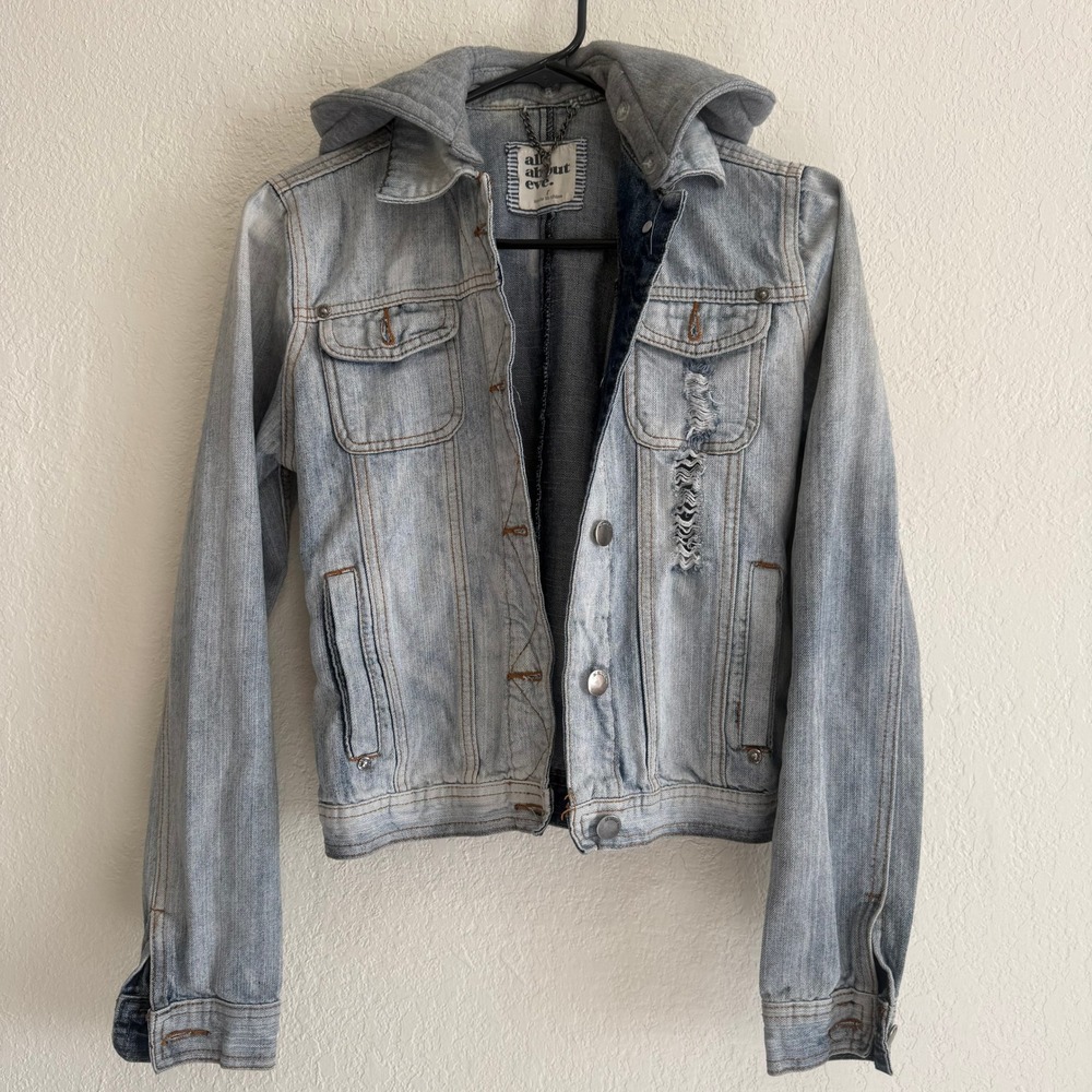RARE-All About Eve Distressed Denim Jacket Hooded Light Wash Women's Size Medium - Picture 2 of 13